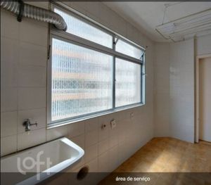 Image 4 - 310425