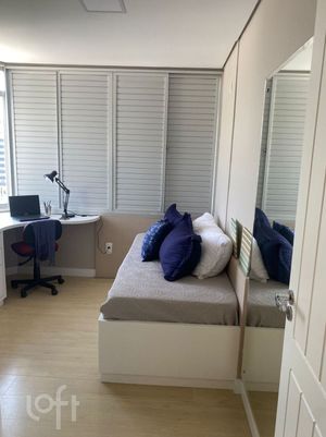 Image 19 - 310821