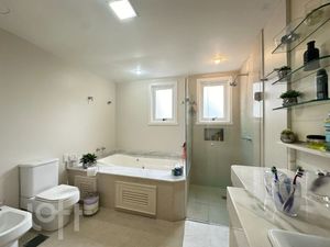 Image 19 - 311072