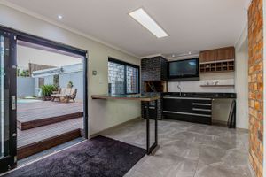 Image 17 - 311122