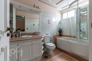 Image 19 - 314033