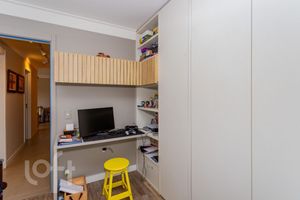 Image 19 - 317699
