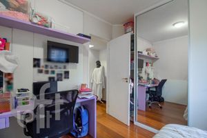Image 13 - 318205