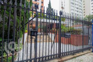 Image 53 - 318205