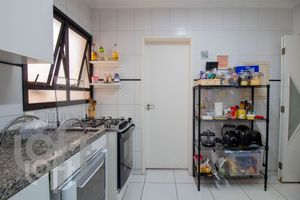 Image 35 - 318205