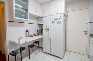 Image 33 - 318205