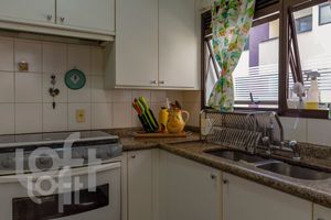 Image 21 - 320203