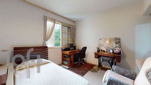 Image 17 - 323157