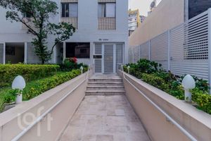 Image 54 - 323297
