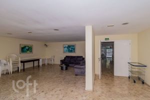 Image 49 - 323297