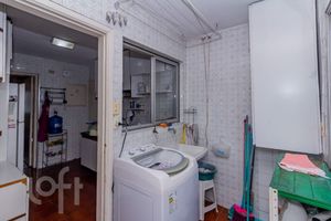 Image 32 - 323297
