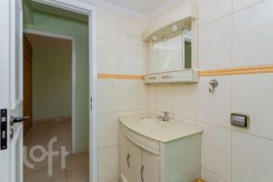 Image 21 - 323469