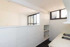 Image 4 - 323667