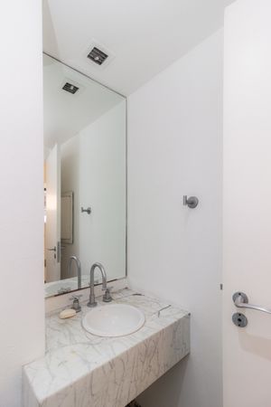 Image 7 - 323667