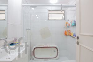 Image 4 - 323866