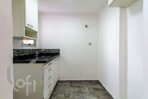 Image 17 - 323884