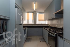 Image 34 - 323940