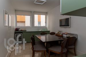 Image 33 - 323940