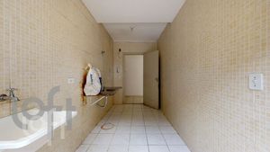 Image 22 - 324200