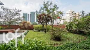 Image 19 - 325374
