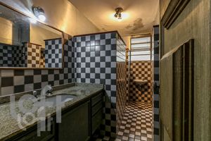 Image 30 - 325496