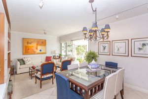 Image 1 - 325570