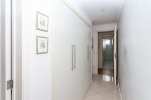 Image 37 - 325570