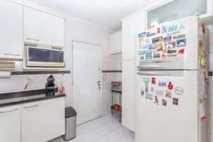 Image 42 - 325570