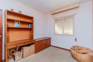 Image 19 - 327083