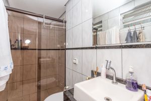 Image 19 - 327537