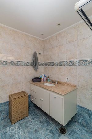 Image 38 - 328587