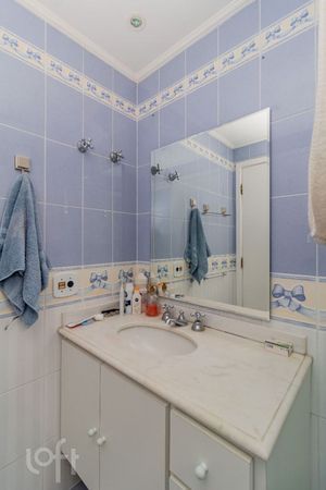 Image 16 - 328587