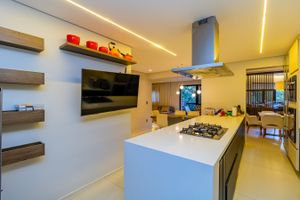 Image 13 - 328627