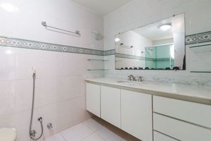 Image 29 - 328815
