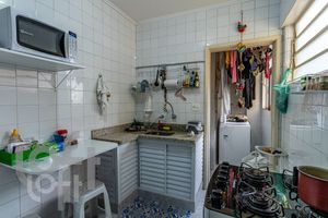 Image 17 - 329282
