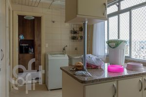 Image 29 - 329297