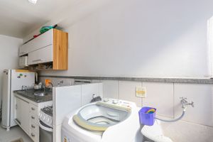 Image 29 - 329300