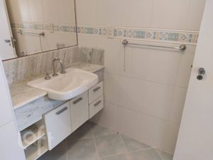 Image 20 - 329305