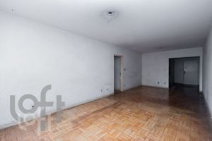 Image 17 - 329339