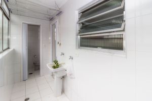 Image 10 - 329400