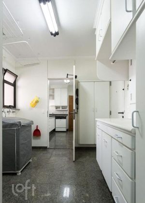 Image 19 - 329595
