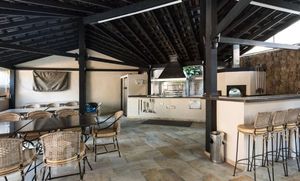 Image 13 - 329595