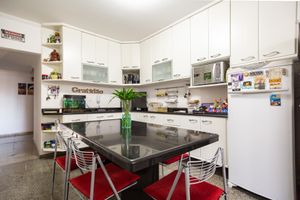 Image 8 - 329693