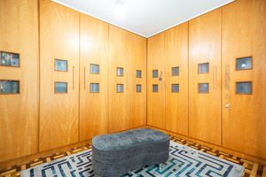 Image 20 - 329693