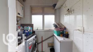 Image 22 - 330255