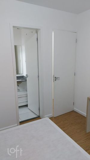 Image 19 - 330945