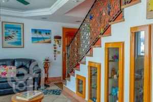 Image 19 - 331926