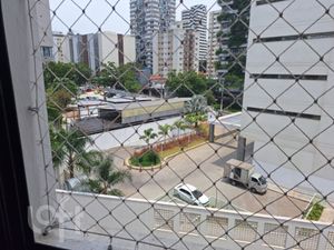 Image 18 - 332998