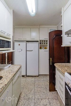 Image 12 - 333371