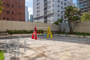Image 30 - 334060